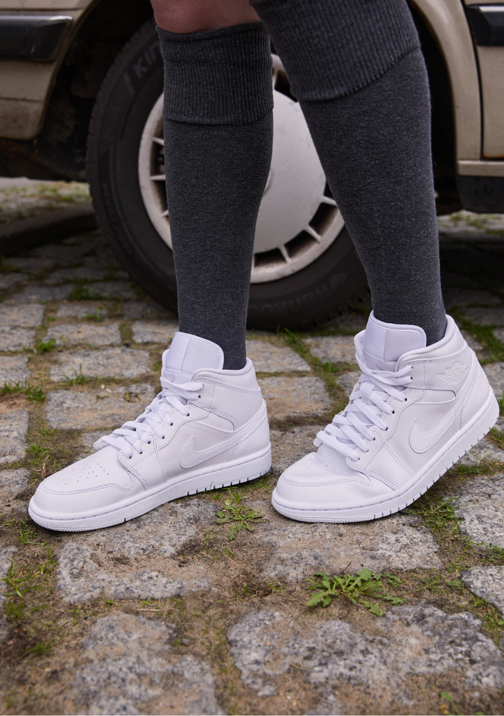 WMNS AIR JORDAN 1 MID