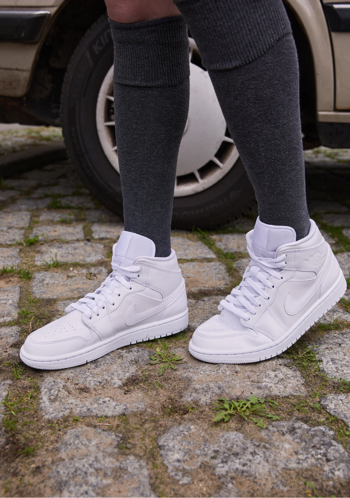 WMNS AIR JORDAN 1 MID