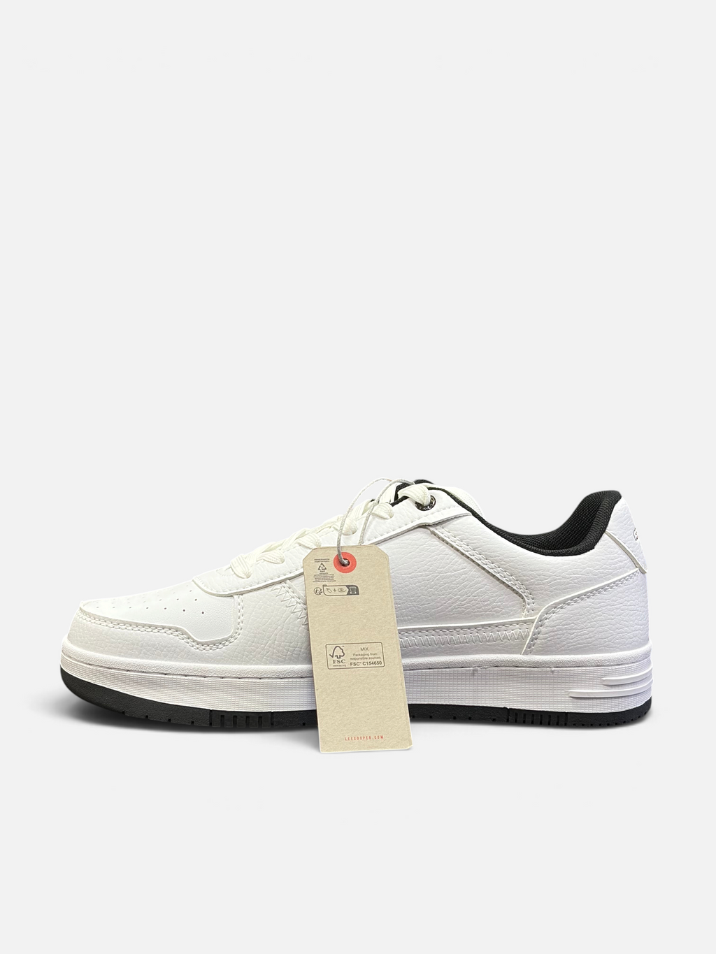 Sneakers da uomo bianche Le Cooper con suola nera e dettagli testurizzati, disponibili presso Alex Calzature