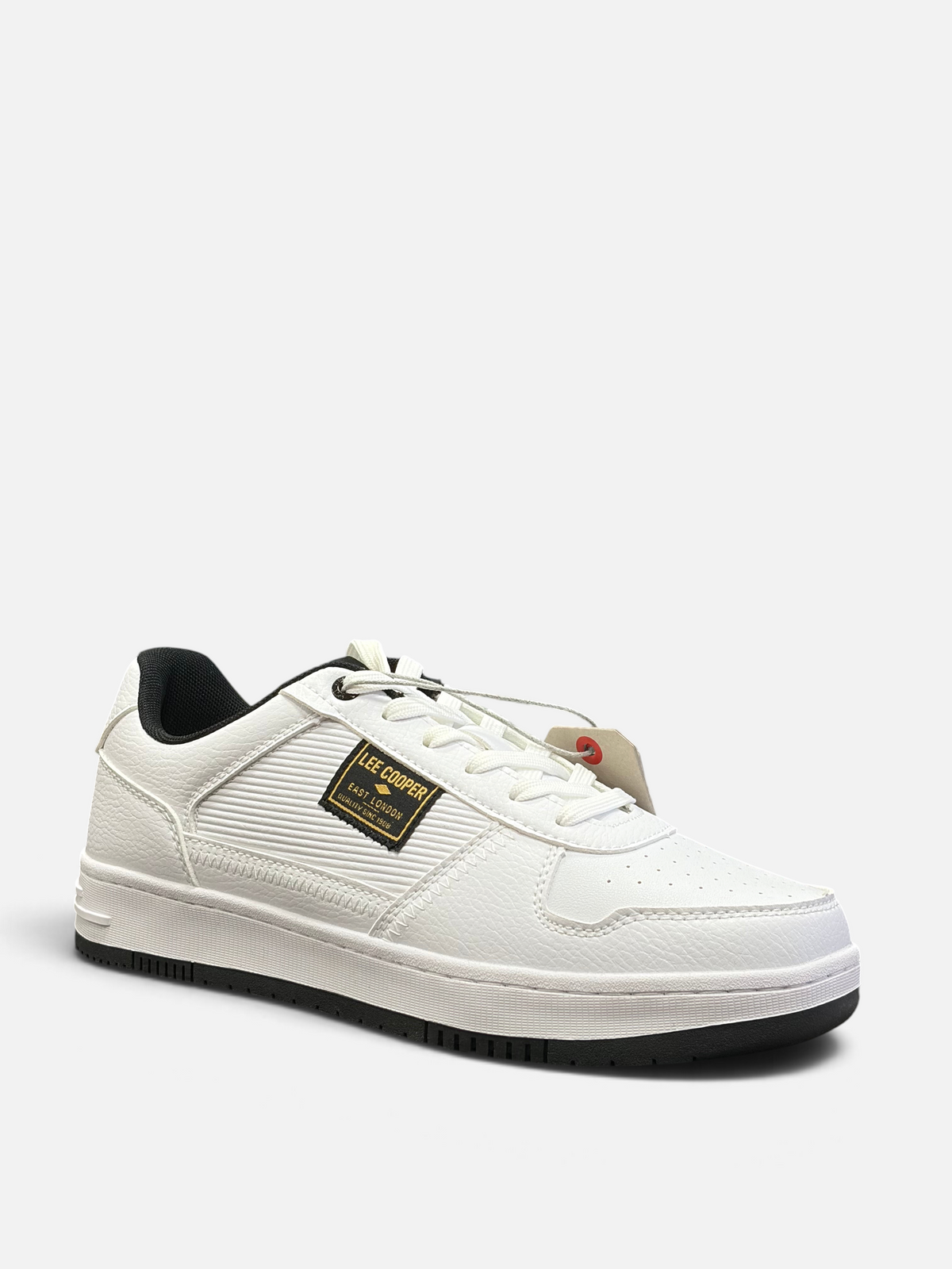 Sneakers bianche da uomo Lee Cooper con dettagli neri e logo laterale, disponibili presso Alex Calzature
