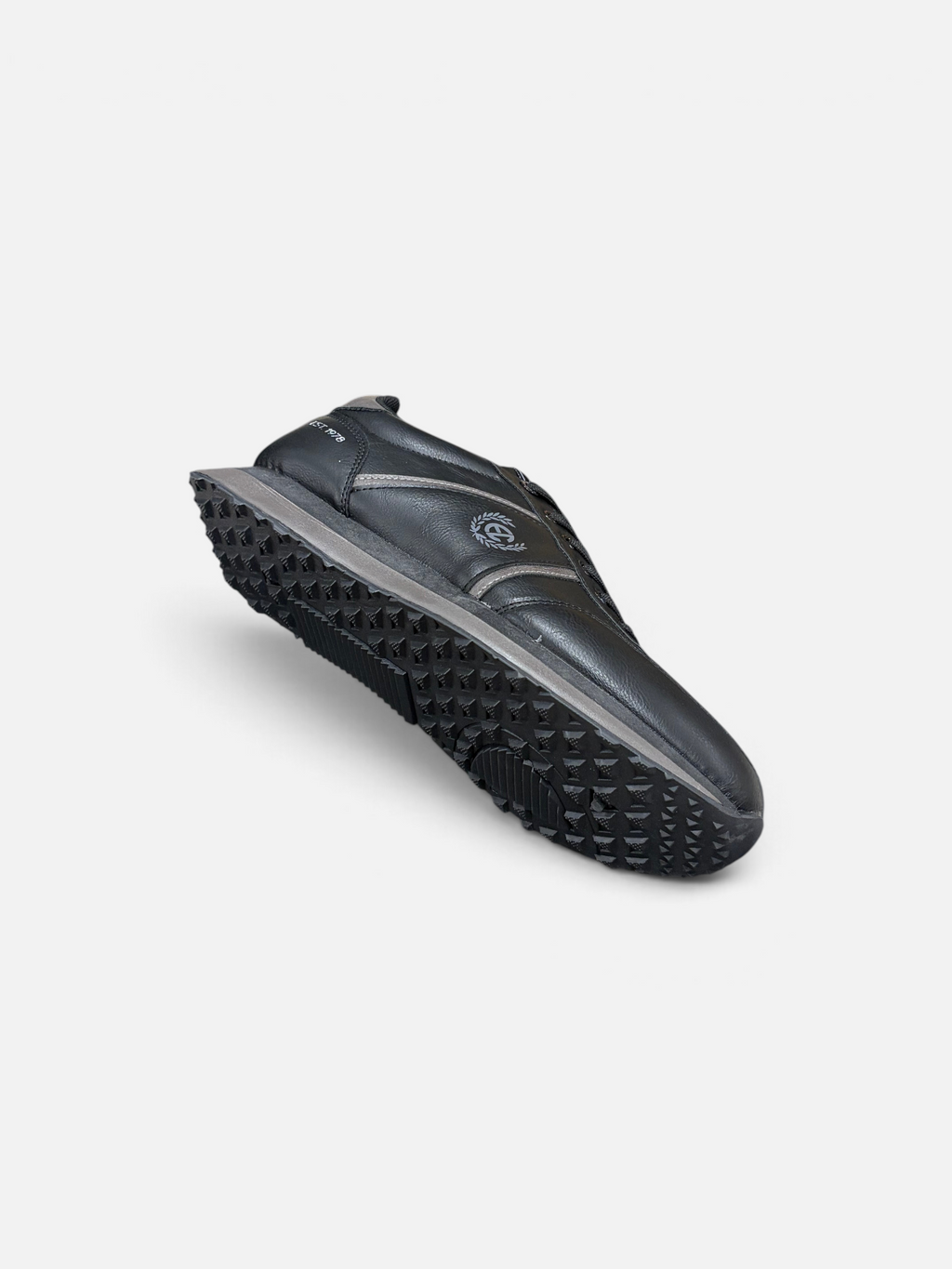 Sneakers uomo Enrico Coveri Gordon nere con suola carrarmato, disponibili presso Alex Calzature