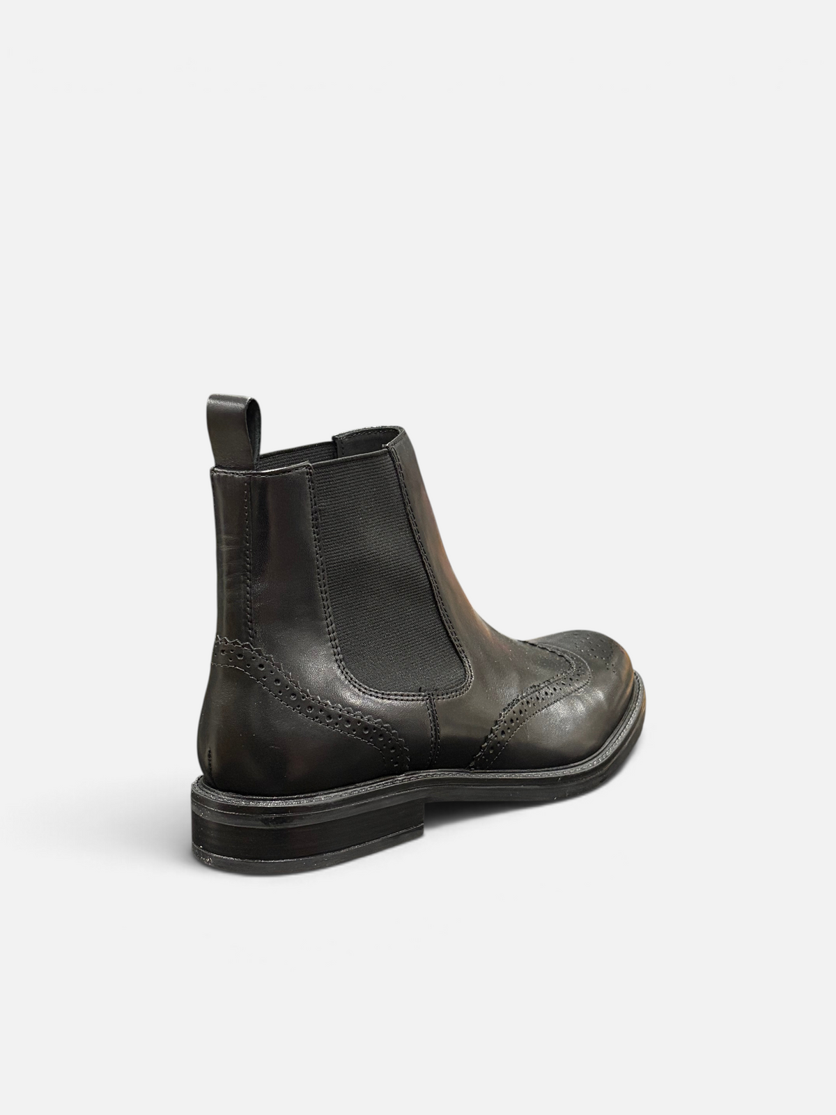 Stivaletto Chelsea da uomo Enrico Coveri modello Proton in pelle nera con dettagli brogue, venduto da Alex Calzature