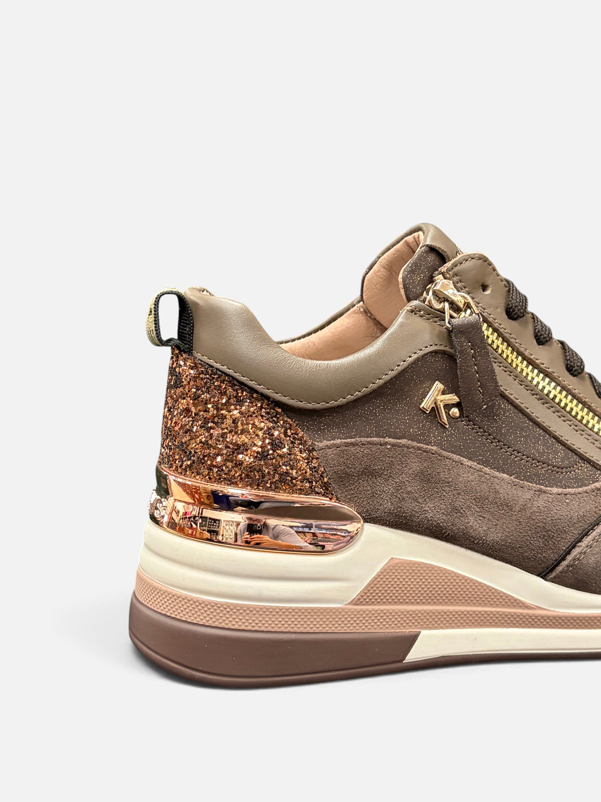 Sneaker donna Alex Calzature KEYS color taupe con inserti glitter, zip laterale e dettaglio metallizzato sul tallone