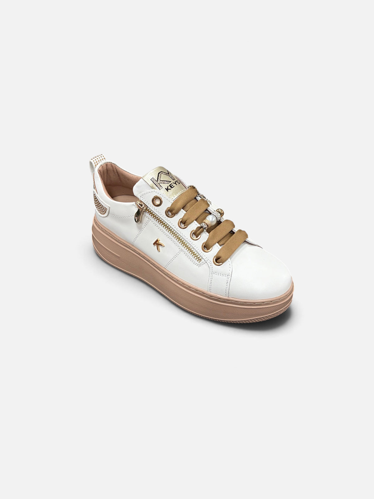 Sneaker Alex Calzature KEYS in pelle bianca con suola platform color cipria, lacci dorati e dettagli gioiello