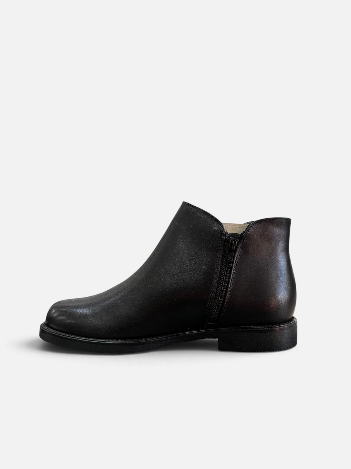 Stivaletto Easy'n Rose in pelle nera con chiusura a zip laterale, collezione Alex Calzature