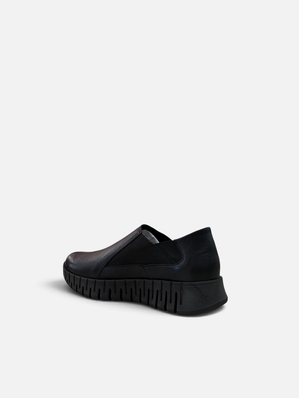 Scarpa slip-on Easy'n Rose in pelle nera con suola carrarmato, proposta da Alex Calzature