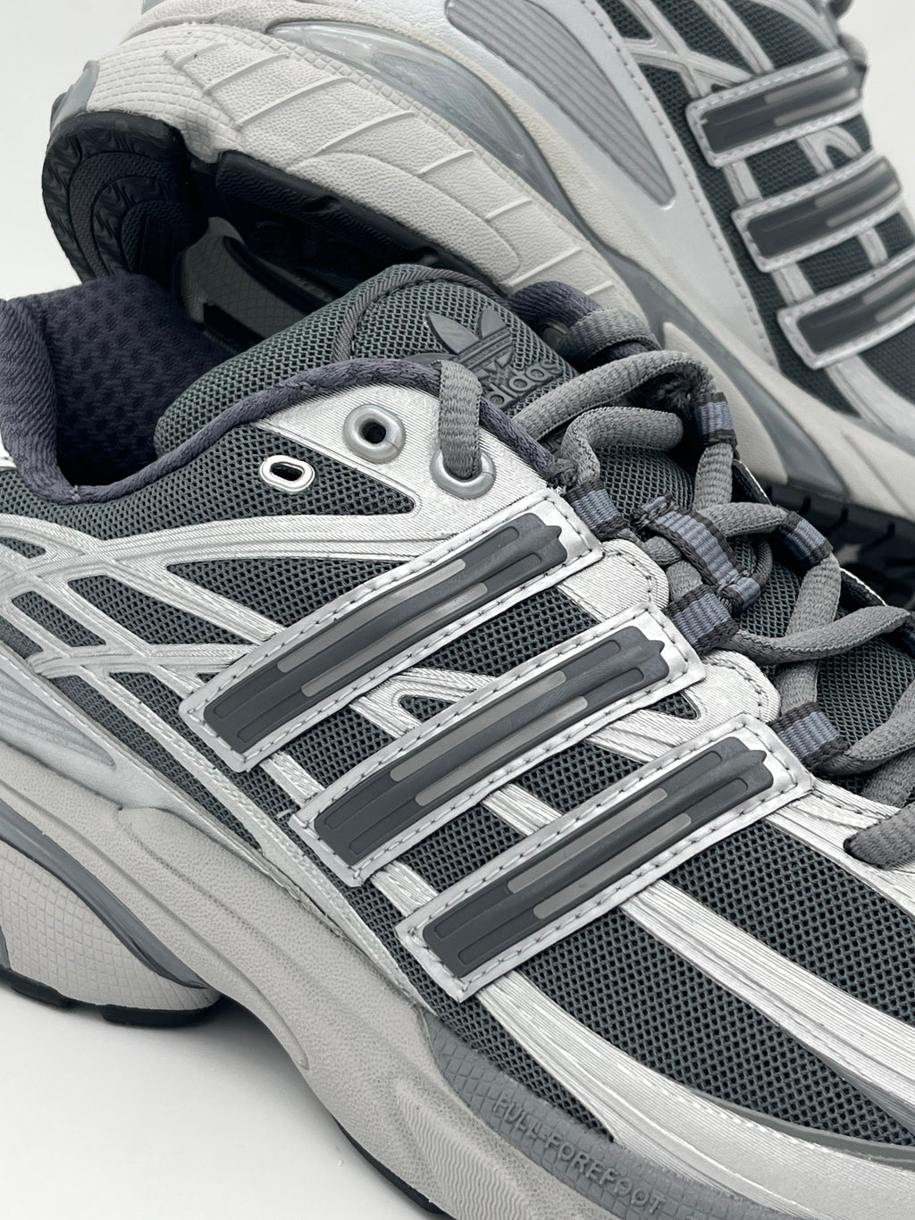 ADIDAS - ADISTAR CUSHION - IG6927