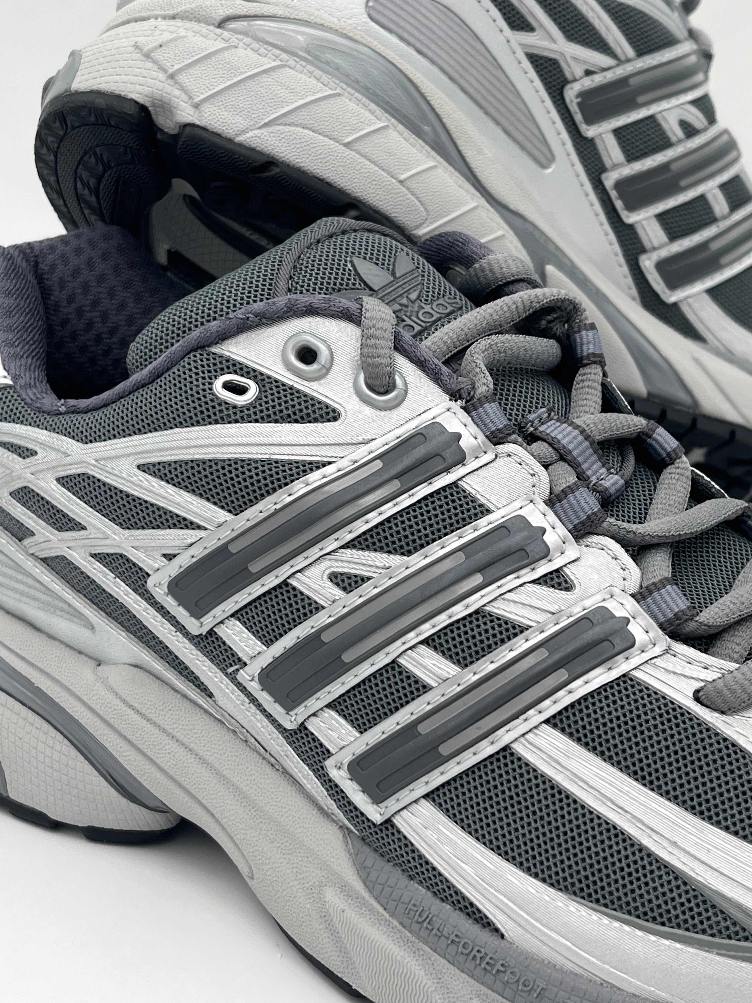 ADIDAS - ADISTAR CUSHION - IG6927