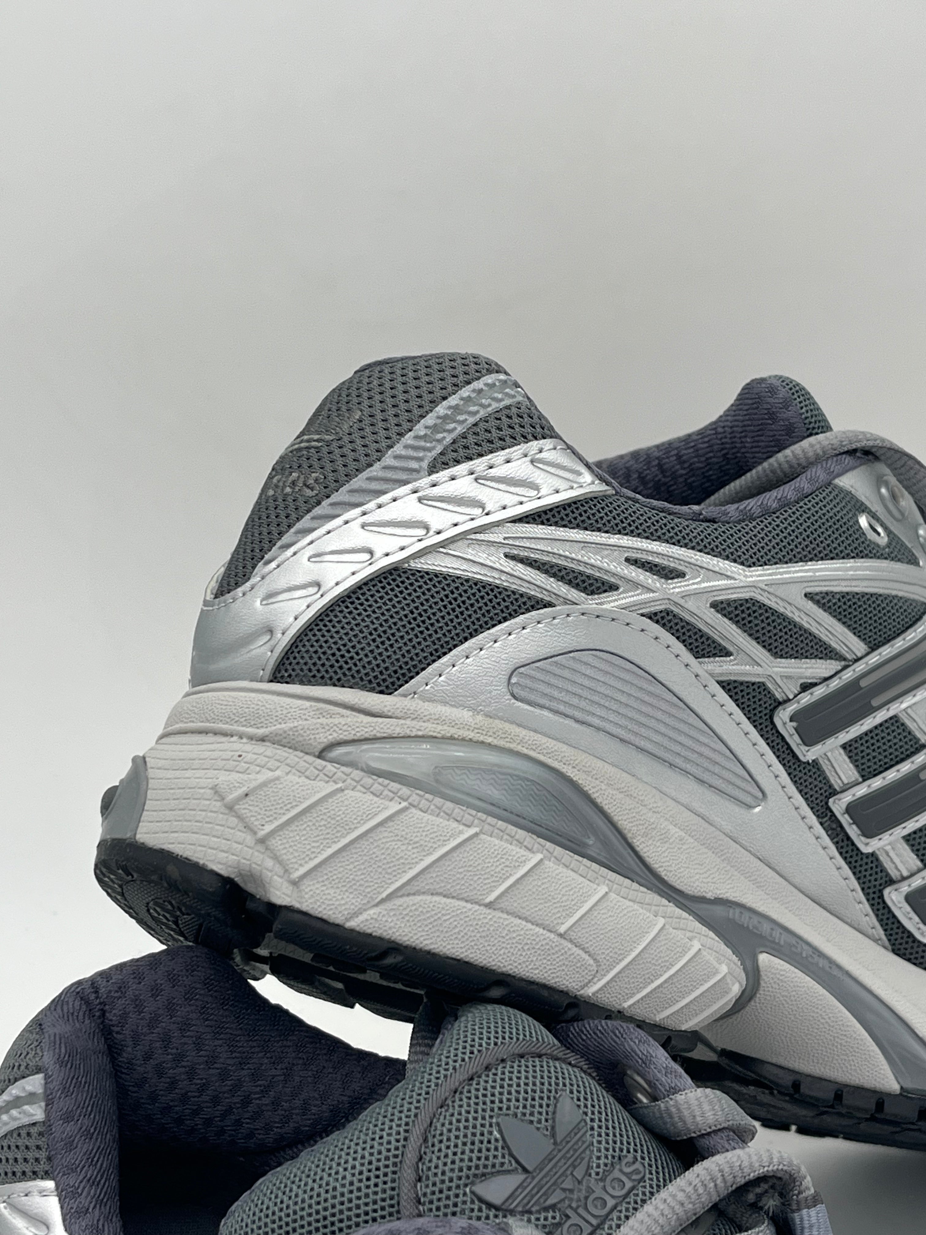 ADIDAS - ADISTAR CUSHION - IG6927