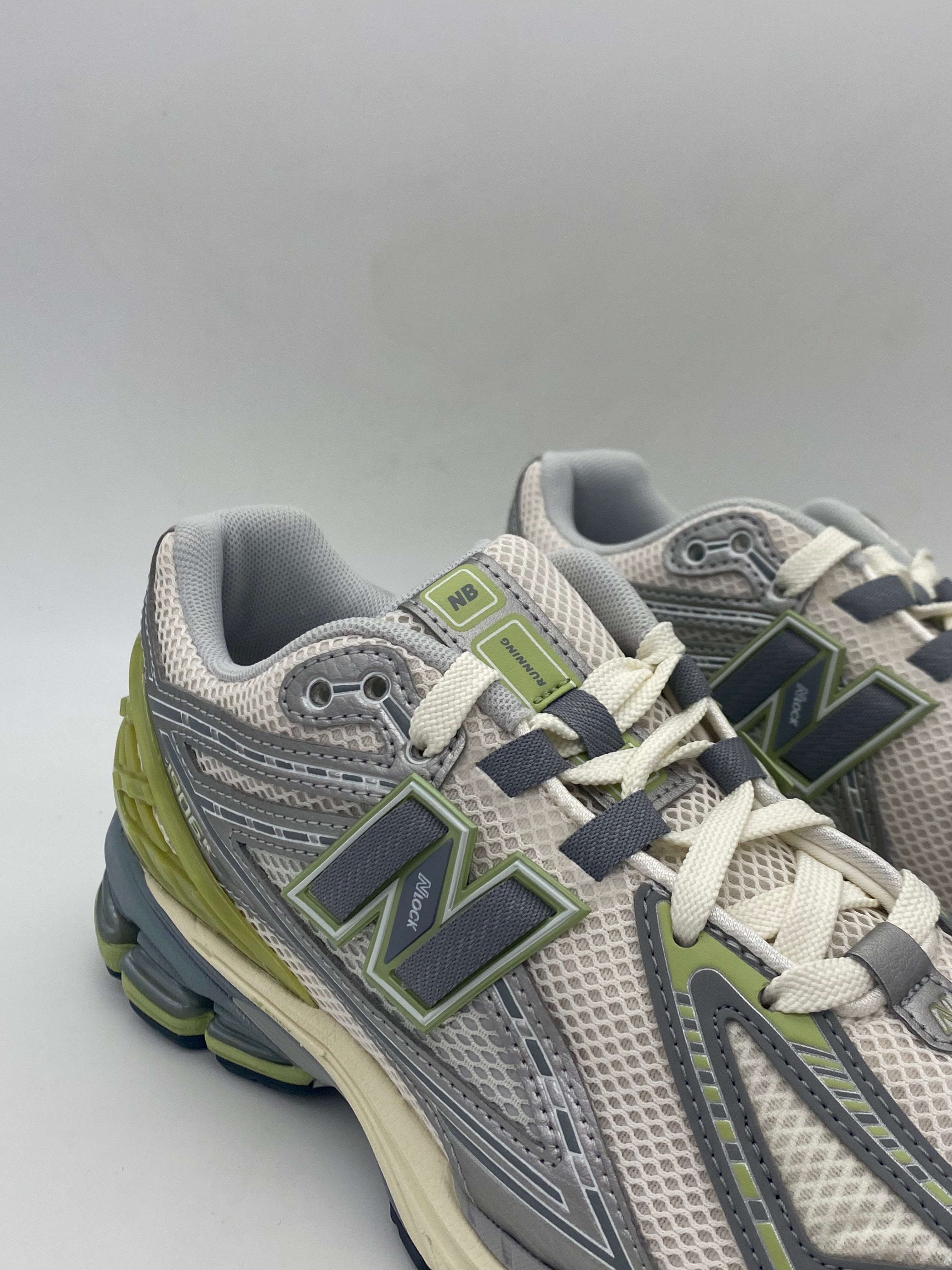 NEW BALANCE 1906 R - VERDE