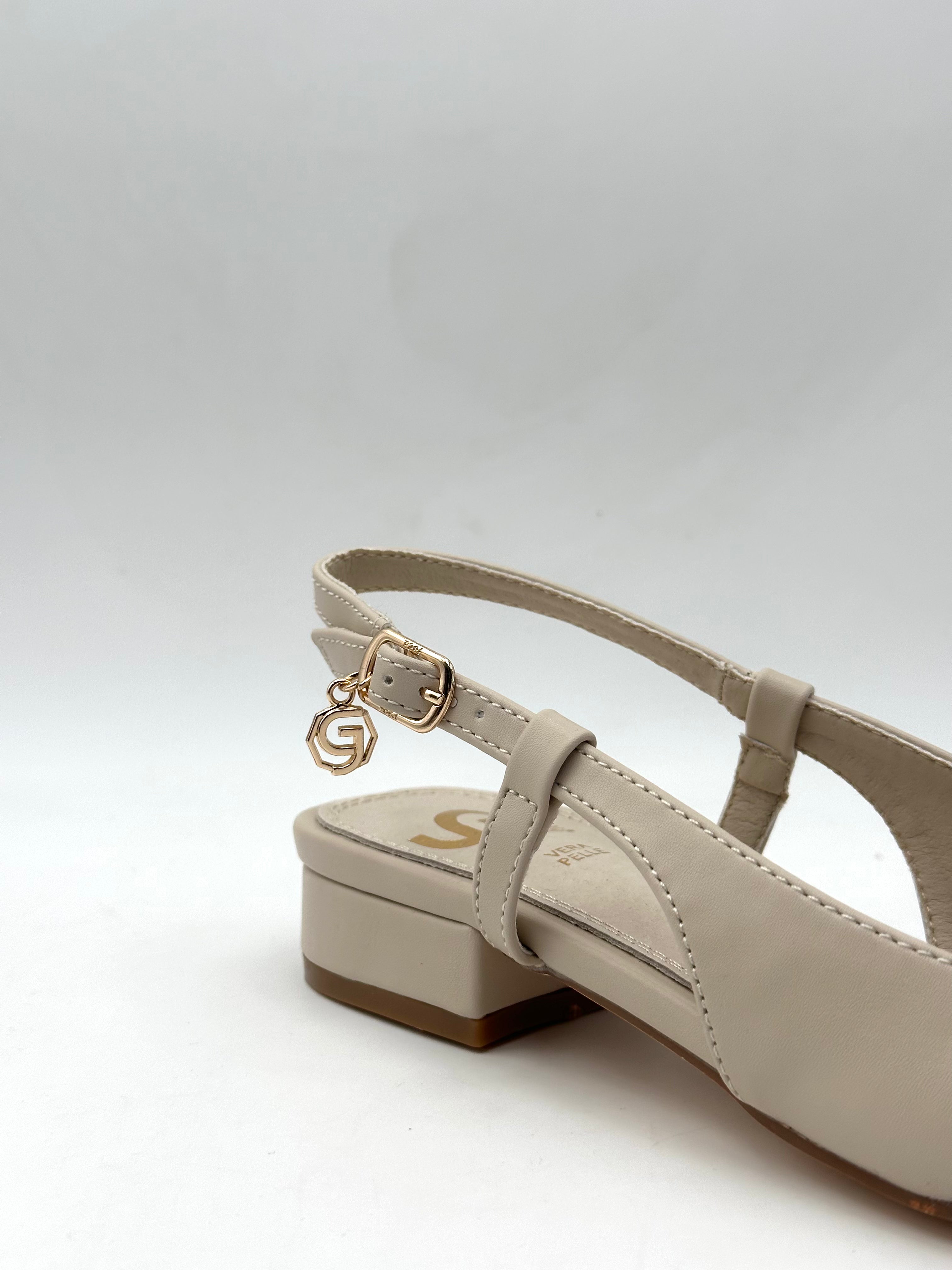 GOLD&GOLD - Sandali bassi Chanel con Fibbia