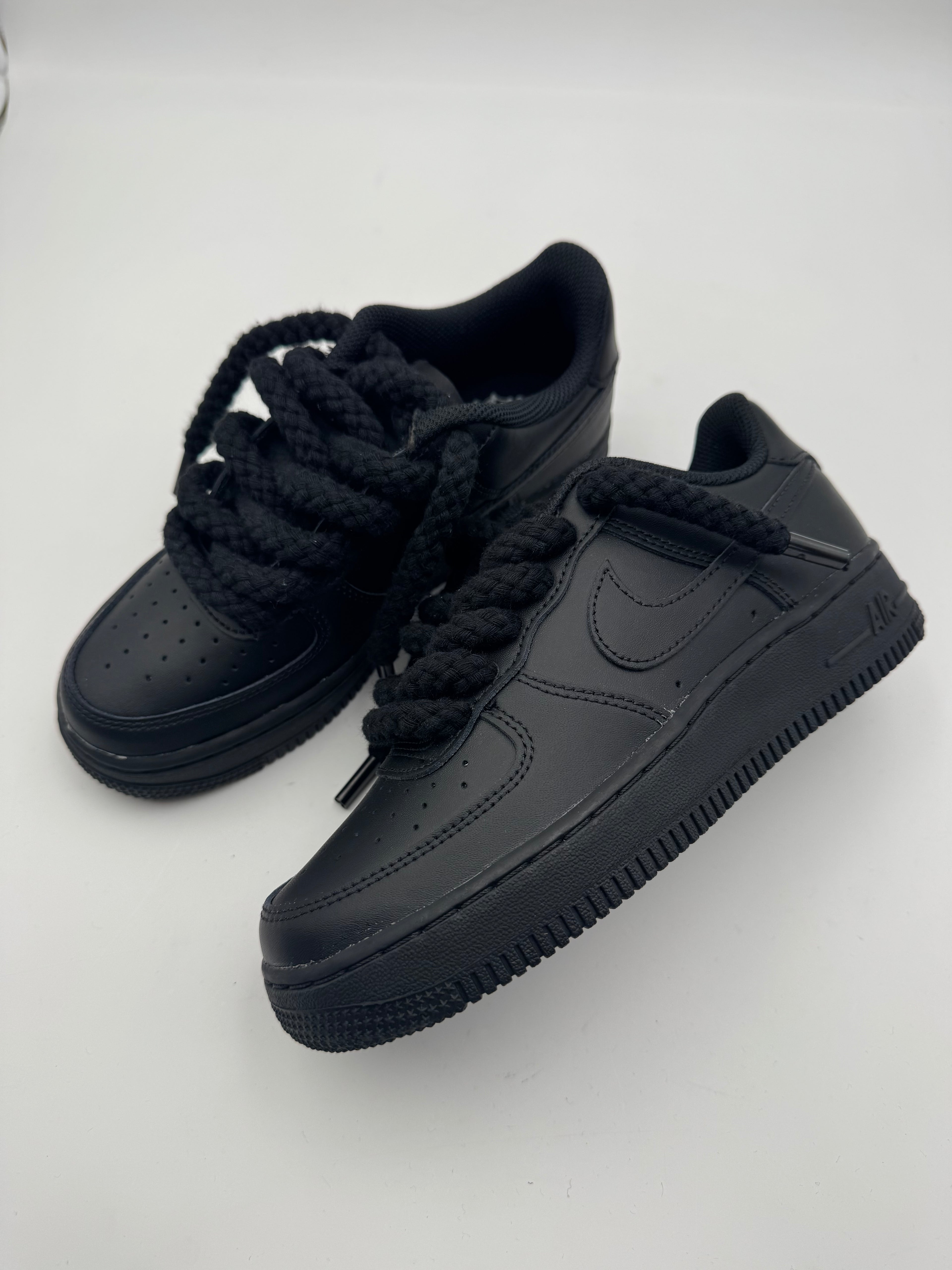NIKE - AIR FORCE 1 LE