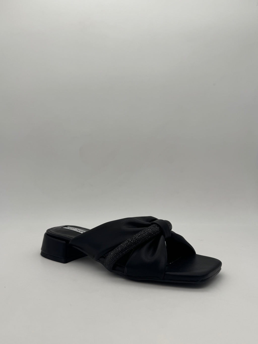 SOLO SOPRANI - Sandalo Basso Nero in Pelle - Donna