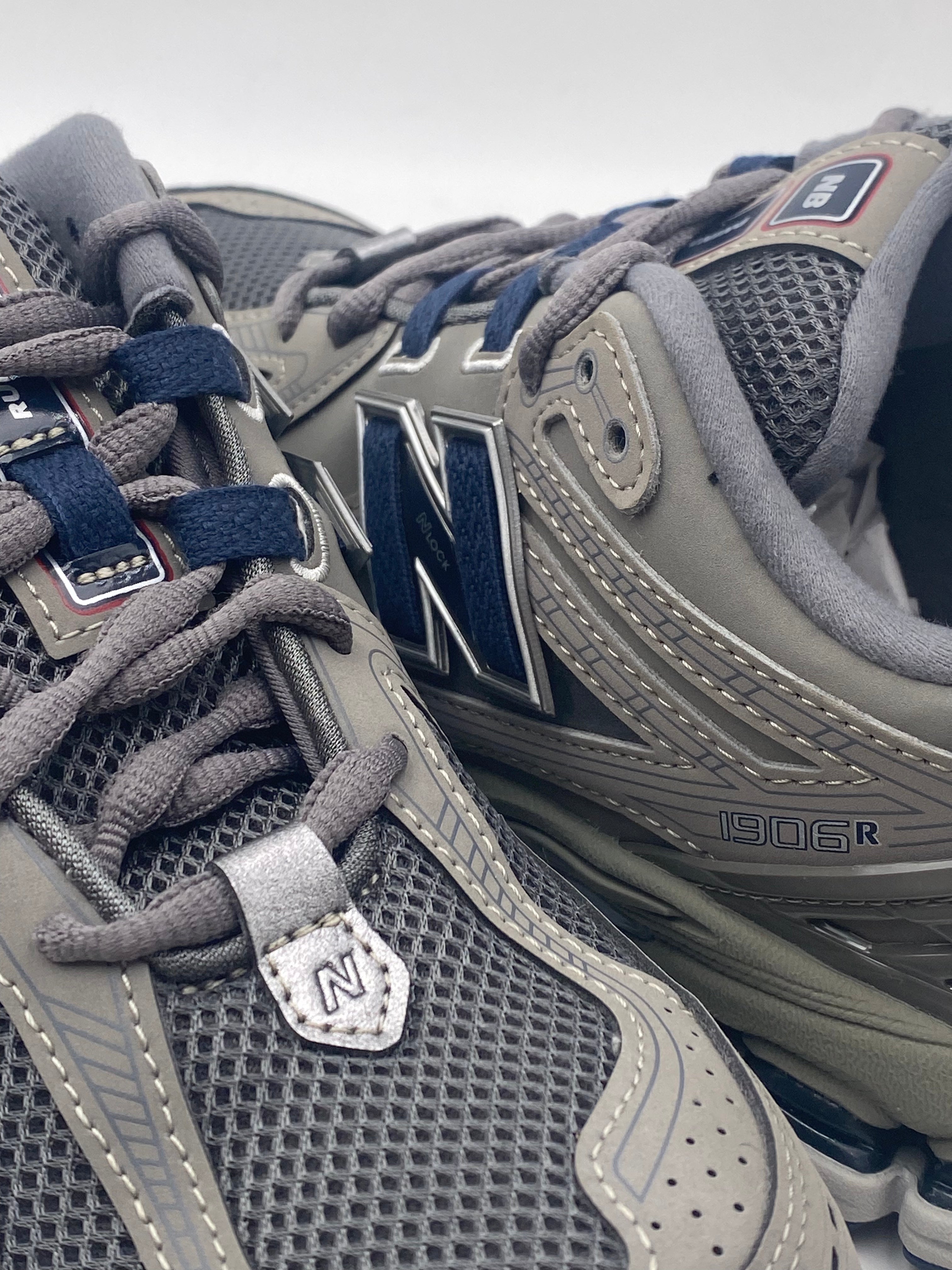 New Balance 1906R