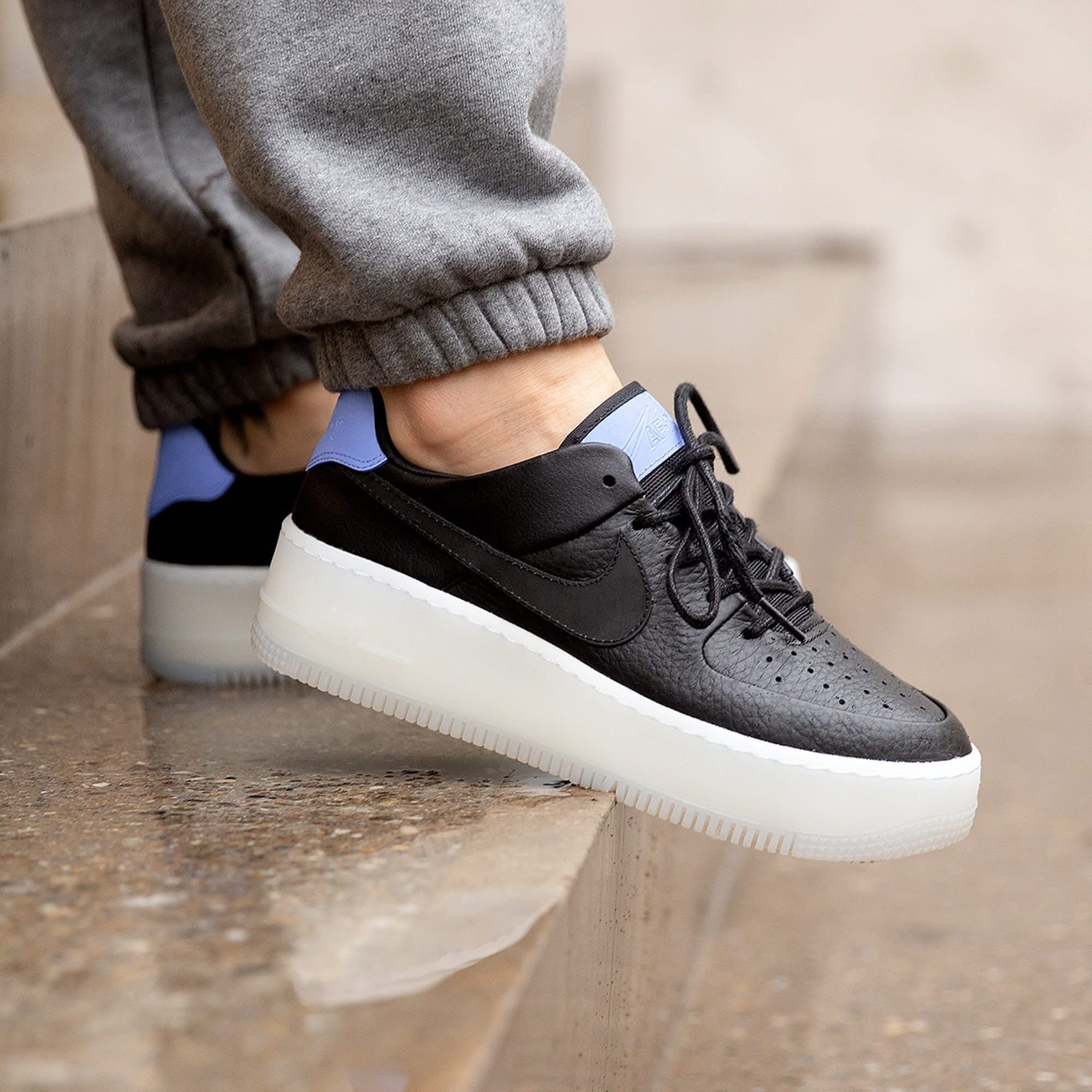 NIKE - W AIR FORCE 1 SAGE LOW LX