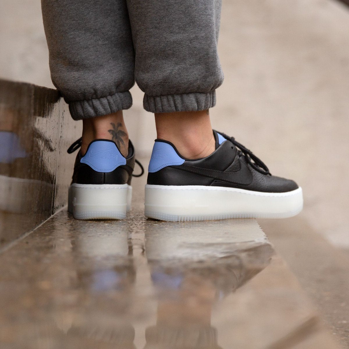 NIKE - W AIR FORCE 1 SAGE LOW LX