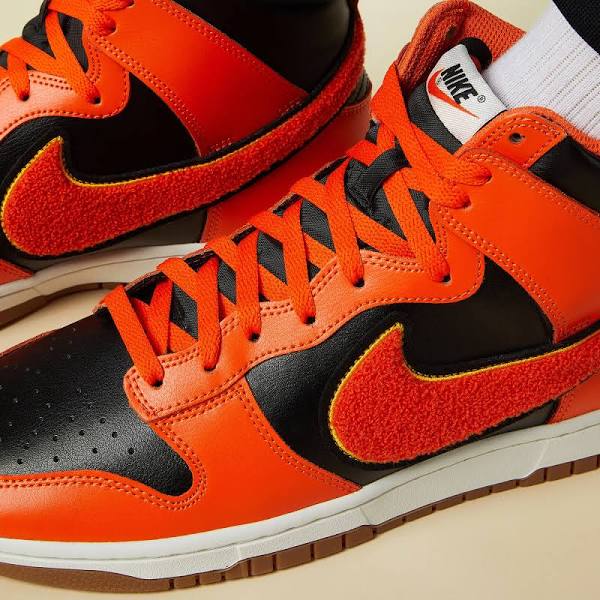 NIKE - DUNK HI UNIVRTSITY