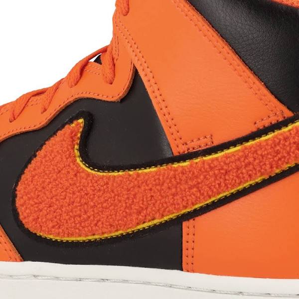 NIKE - DUNK HI UNIVRTSITY